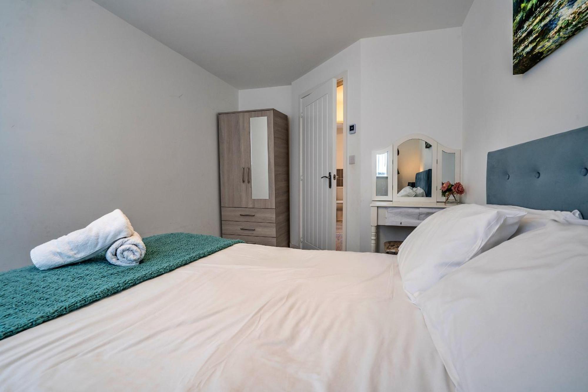 One-Bedroom Ground Floor Apartment In Birmingham With Parking Apartment *
