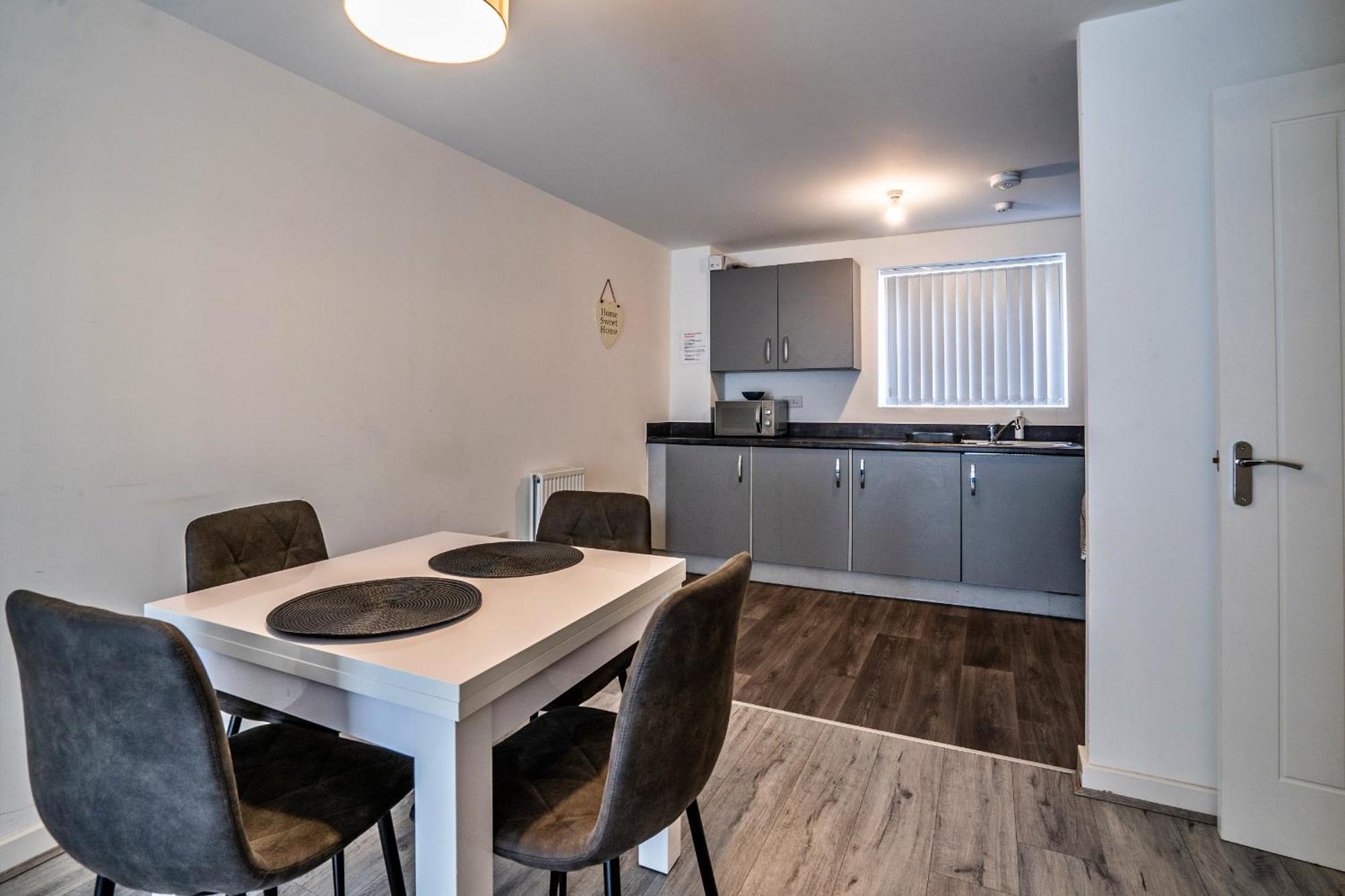 Apartment One-Bedroom Ground Floor Apartment In Birmingham With Parking Birmingham